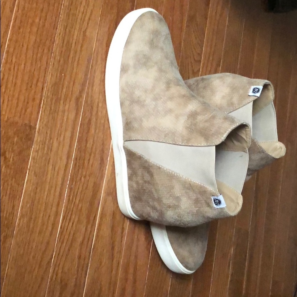 9.5 dark cream healed snake print booties leather